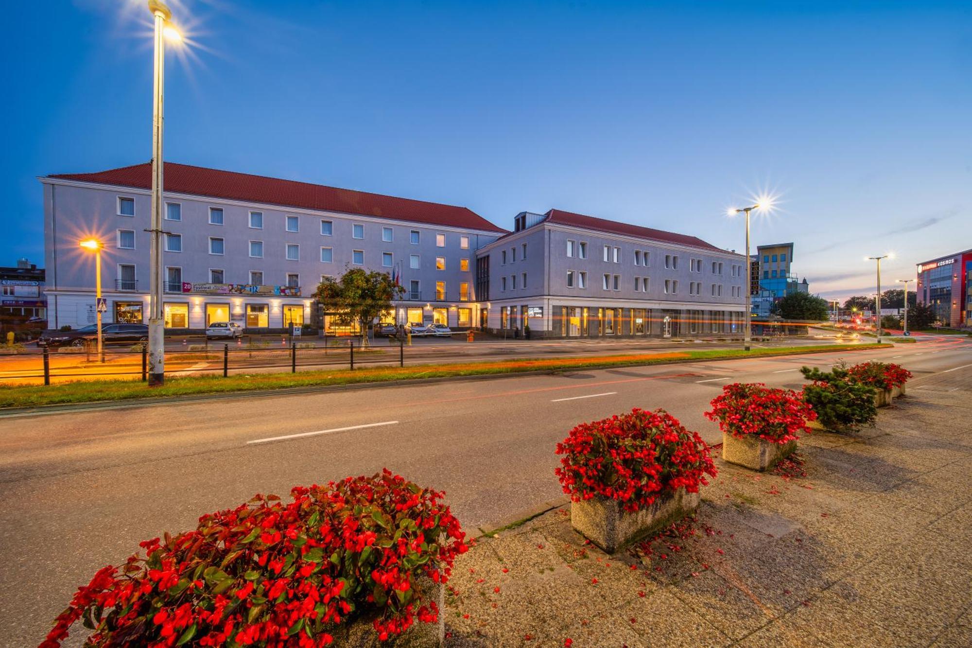 Hotel Gromada Arka Lux คอซซาลิน ภายนอก รูปภาพ