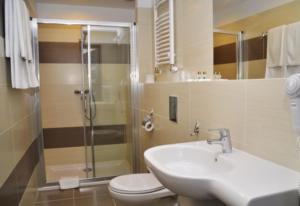 Hotel Gromada Arka Lux คอซซาลิน ภายนอก รูปภาพ